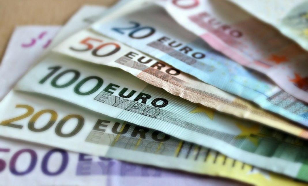 Euro ajunge la un nou maxim istoric față de leu