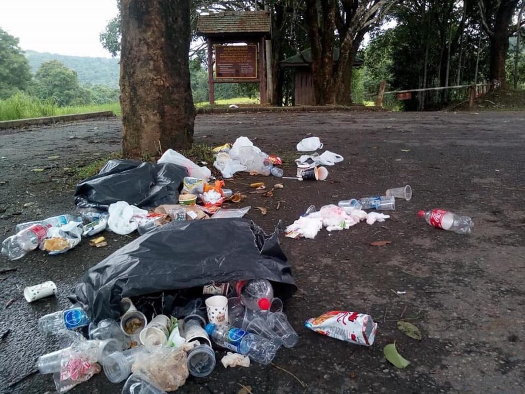 În Thailanda, cine aruncă gunoi în parc, îl primeşte acasă prin poştă