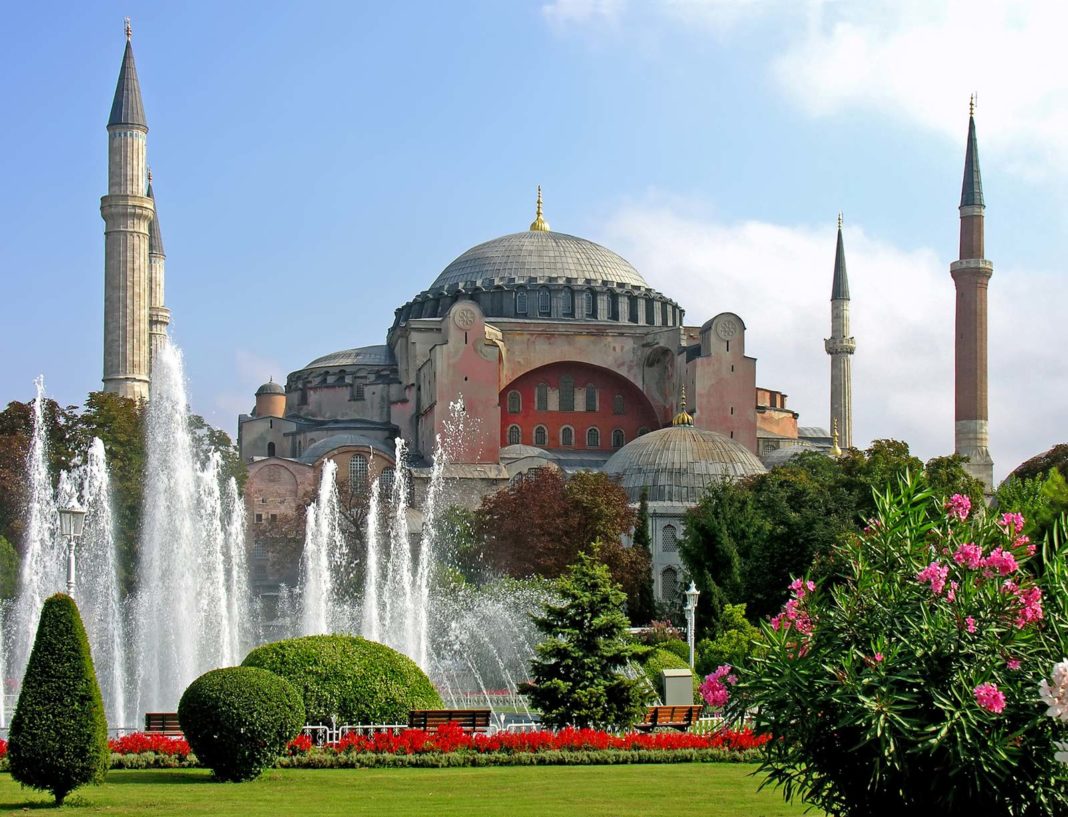 Isis pregătea un atentat asupra moscheei Sfânta Sofia din Istanbul