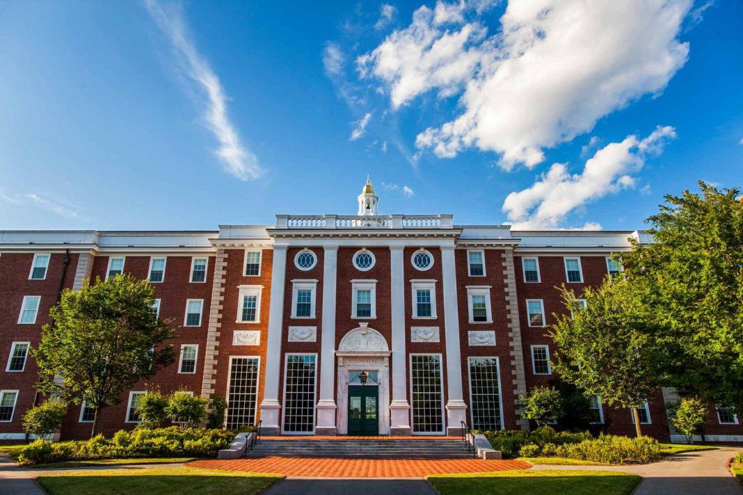 Universitatea Harvard dă în judecată administraţia Trump