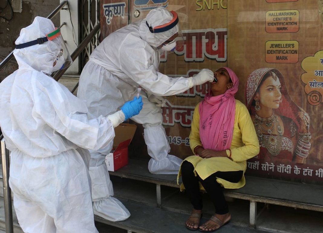 Record de cazuri zilnice de COVID-19 înregistrat de India: peste 96.000 de îmbolnăviri