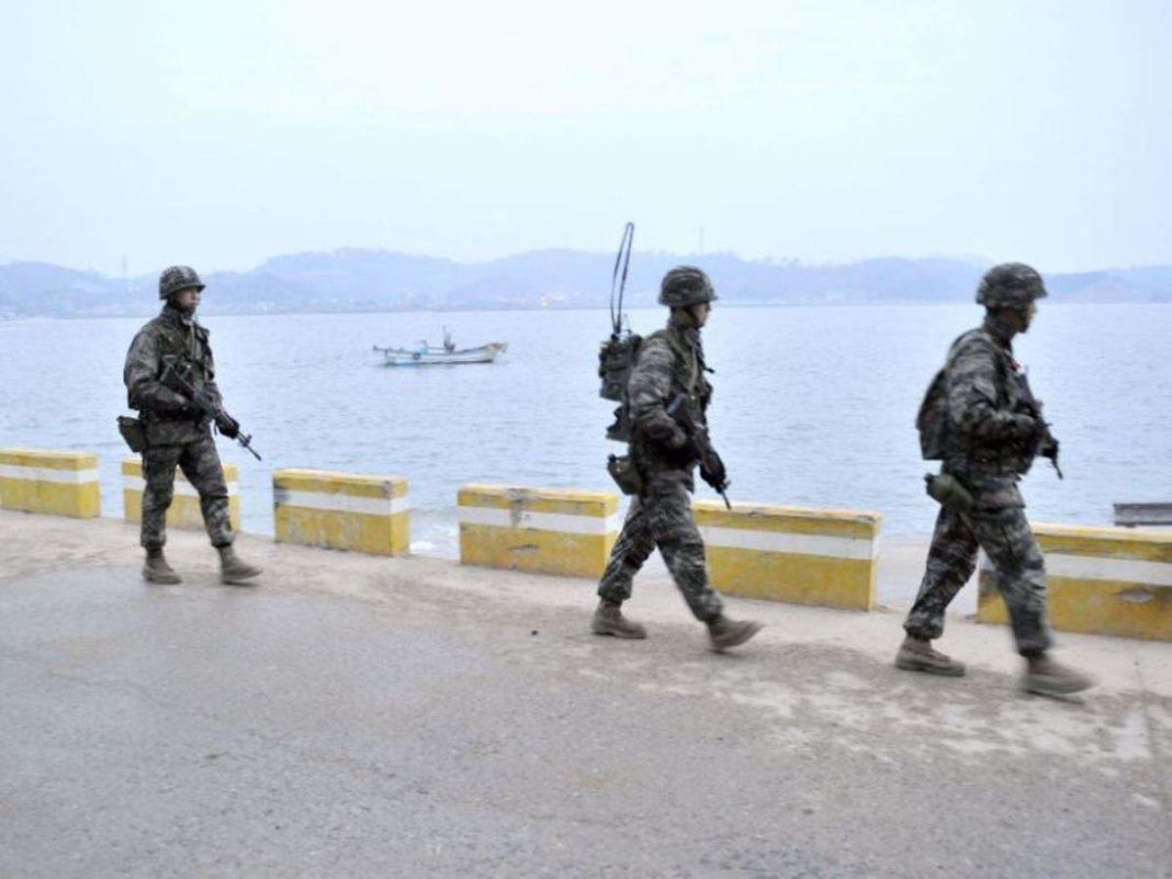 Coreea de Nord a împuşcat un sud-coreean în apele ei teritoriale
