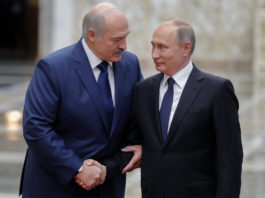 Aleksandr Lukaşenko speră să rămână la putere cu sprijinul lui Vladimir Putin