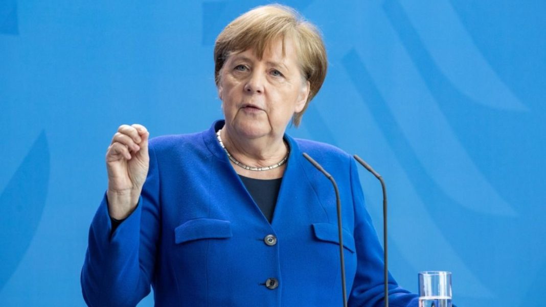 Angela Merkel l-a vizitat pe opozantul rus Aleksei Navalnîi în spital