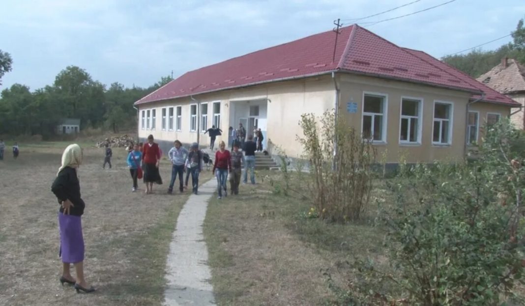 Aproape un sfert din școlile din România nu au acces la internet