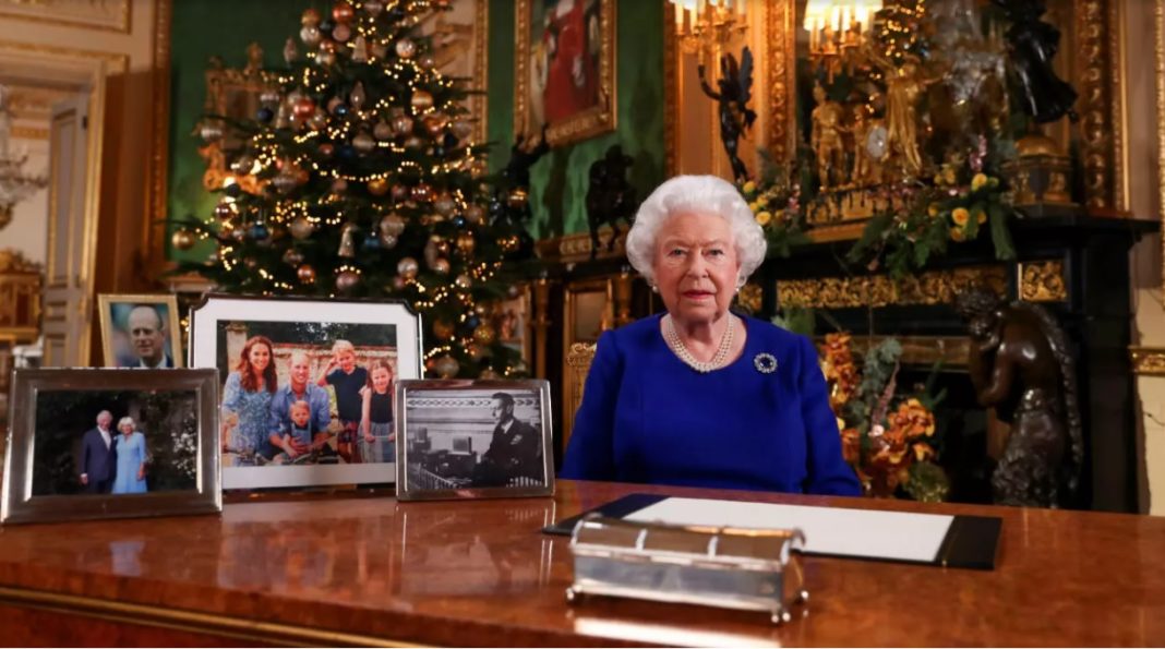 Regina Elisabeta a II-a s-a arătat furioasă de faptul că servitorii săi nu vor să lucreze pentru ea de Crăciun