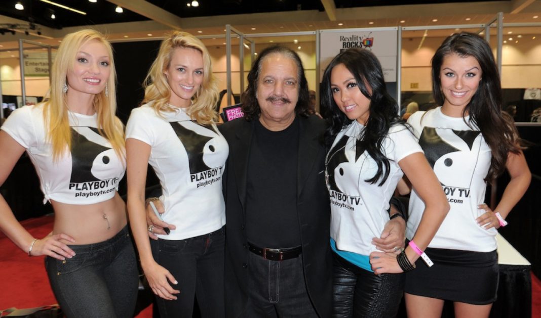 Ron Jeremy este acuzat că ar fi agresat sexual 13 femei