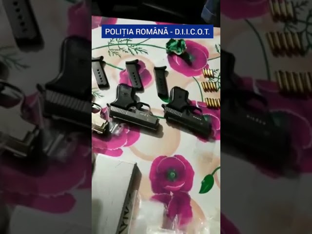 Bărbat arestat pentru deţinere de droguri şi armament
