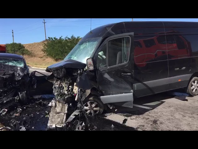 Impact violent între două autovehicule, la Beharca