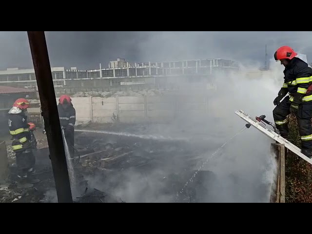 Incendiu puternic în zona Elpreco din Craiova