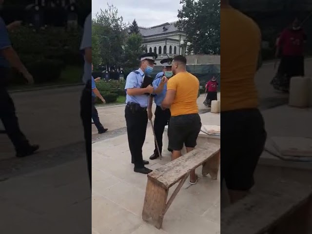 Bătaie între romi în curtea Catedralei Mitropolitane din Iaşi