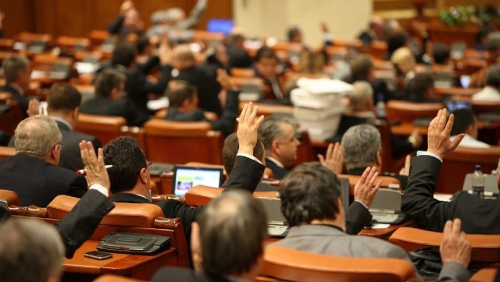 Senatul a respins propunerea AUR de revenire la alegerea primarilor și a președinților de consilii județene în două tururi de scrutin