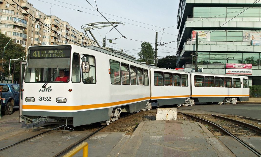 Un bărbat a murit după ce a fost lovit de tramvai, în Capitală