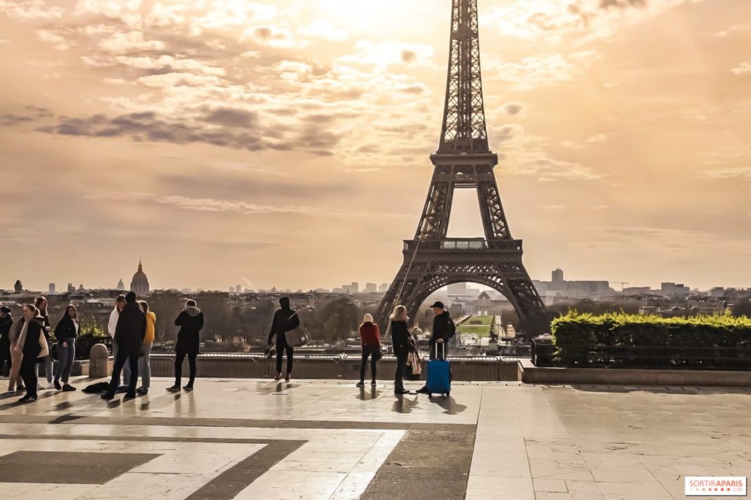 Turnul Eiffel, redeschis după ce a fost evacuat în urma unei ameninţări cu bombă