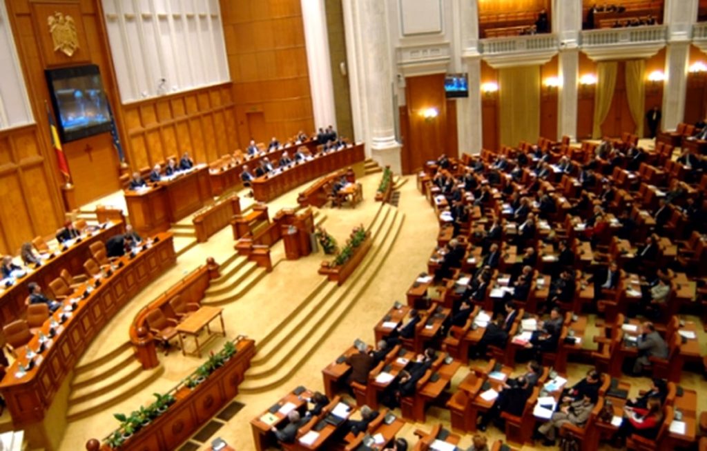 Noii membri ai Parlamentului își preiau astăzi mandatul