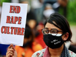 Cinci bărbaţi, condamnaţi la moarte pentru violarea unei adolescente