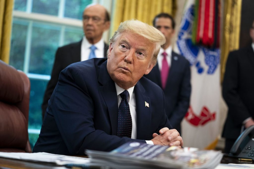 Trump acuză media că stimulează intenţionat o frenezie în legătură cu înmulţirea cazurilor de coronavirus