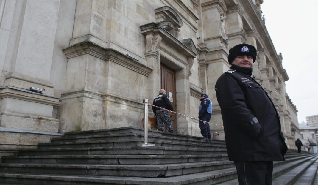 Sediul Curţii de Apel Bucureşti, evacuat după o ameninţare cu bombă (sursa foto: libertatea.ro)
