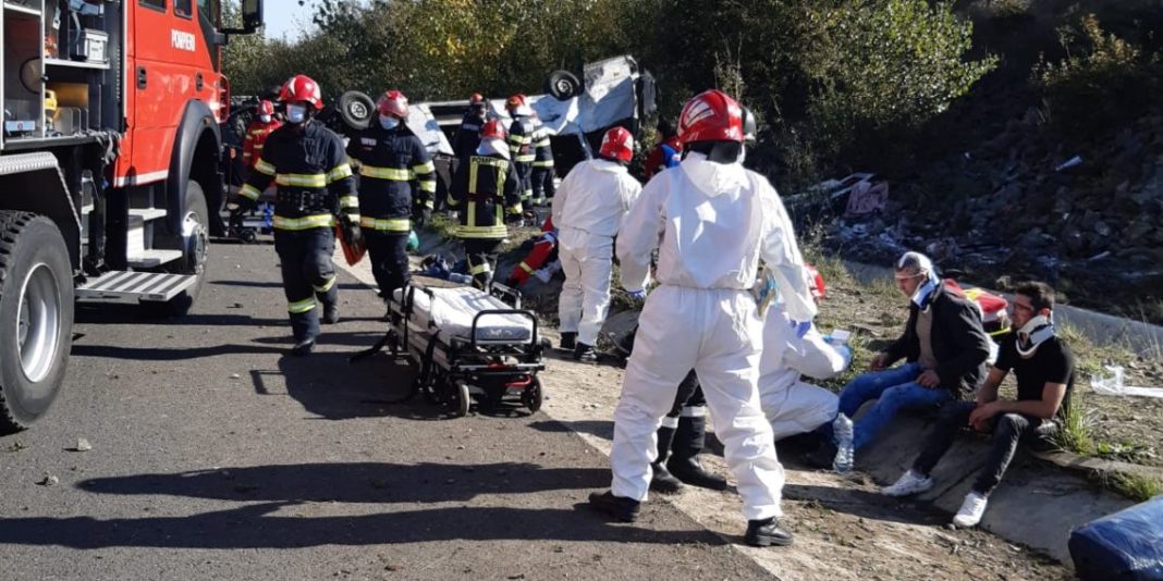 Accident grav pe A1 Sibiu-Deva. 10 persoane rănite, una a decedat