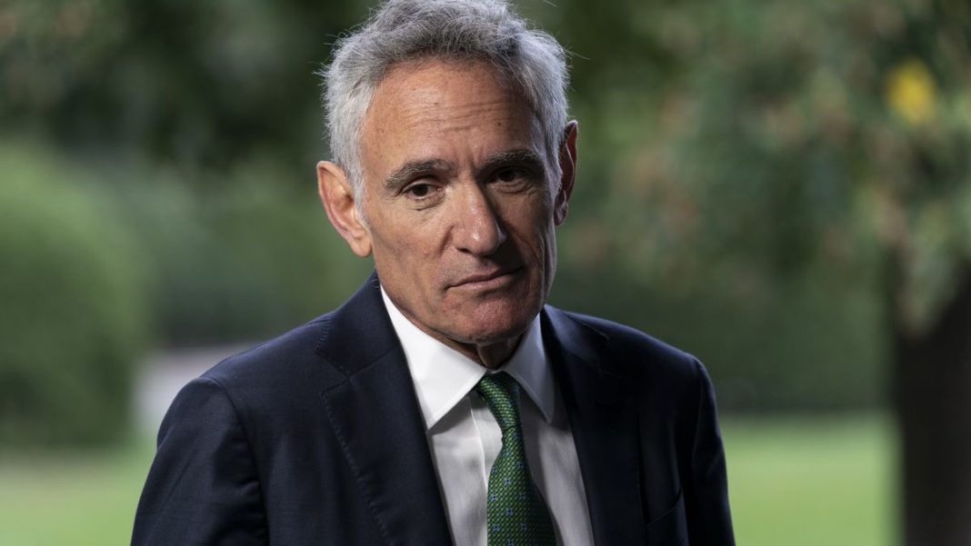 COVID-19: Twitter a șters postarea consilierului lui Trump după ce a spus că măștile nu sunt eficiente