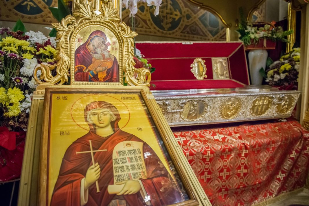 Creștinii ortodocși o prăznuiesc pe Sfânta Parascheva