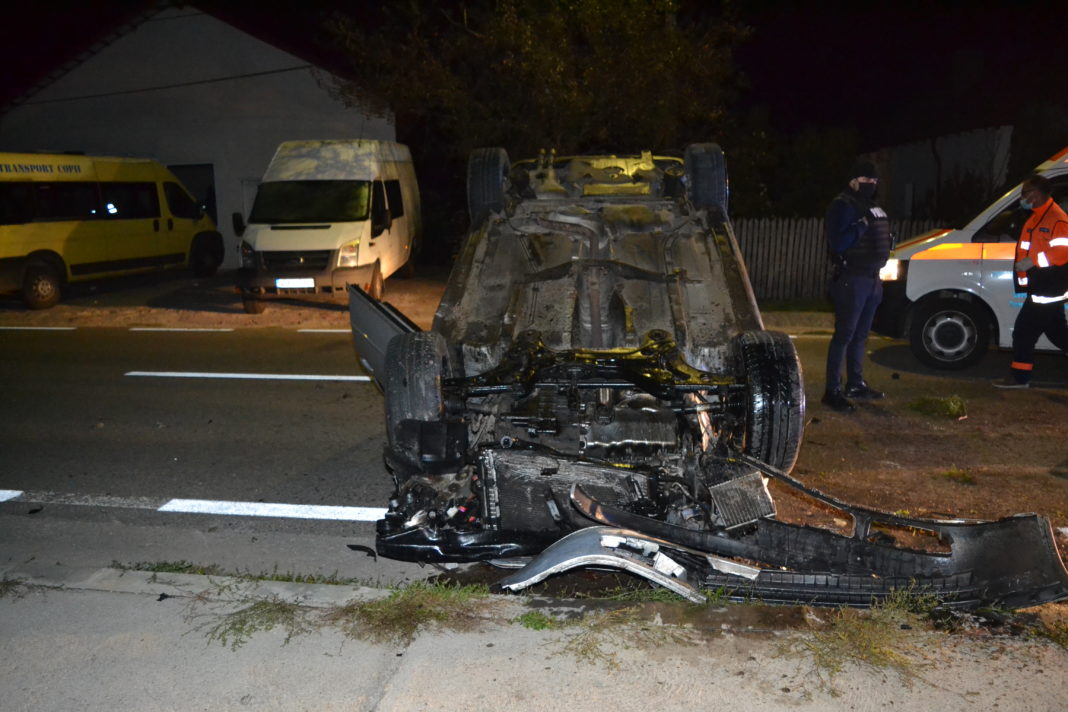 Eveniment rutier mortal (2) În urma accidentului rutier a rezultat decesul pasagerului din partea dreapta față, respectiv un tânăr de 19 ani din Vaideeni și vătămarea corporală a conducătorului autoturismului