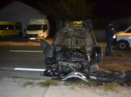 În urma accidentului rutier a rezultat decesul pasagerului din partea dreapta față, respectiv un tânăr de 19 ani din Vaideeni și vătămarea corporală a conducătorului autoturismului