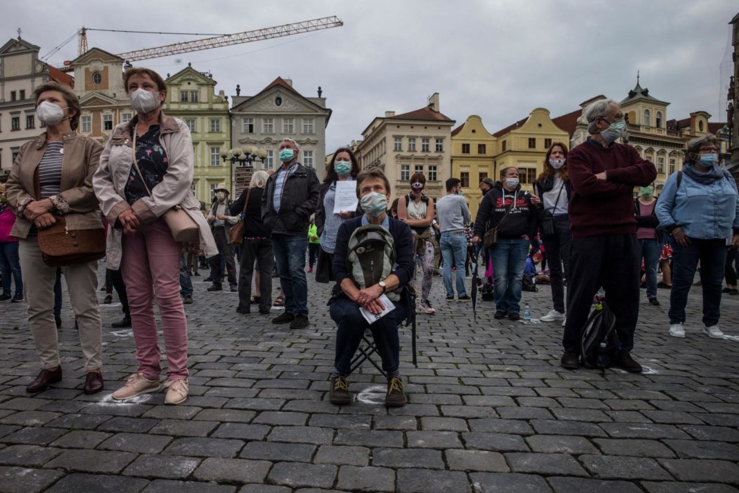 Circa 3.200 de noi cazuri de COVID-19 au fost confirmate luni în Republica Cehă