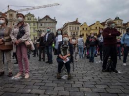 Circa 3.200 de noi cazuri de COVID-19 au fost confirmate luni în Republica Cehă