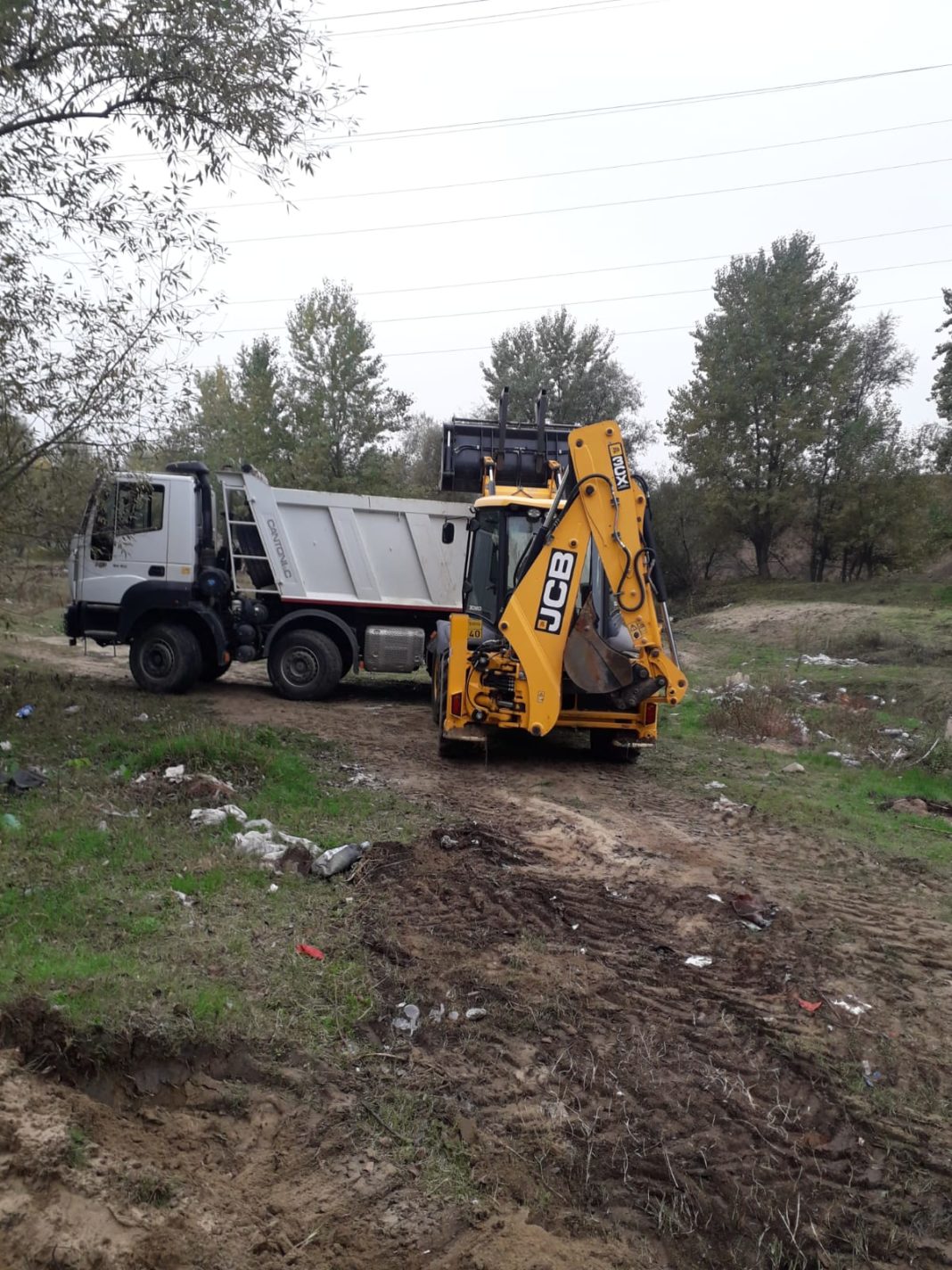 Igienizare pr Amaradia la Albesti 20 mc de deșeuri au fost ridicate de pe malul râului Amaradia