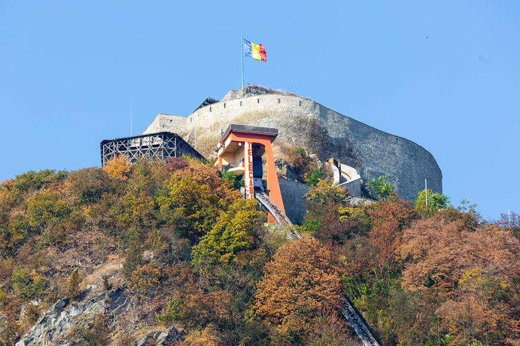 Telecabina de pe Cetatea Deva va fi oprită, luni, pentru revizie tehnică