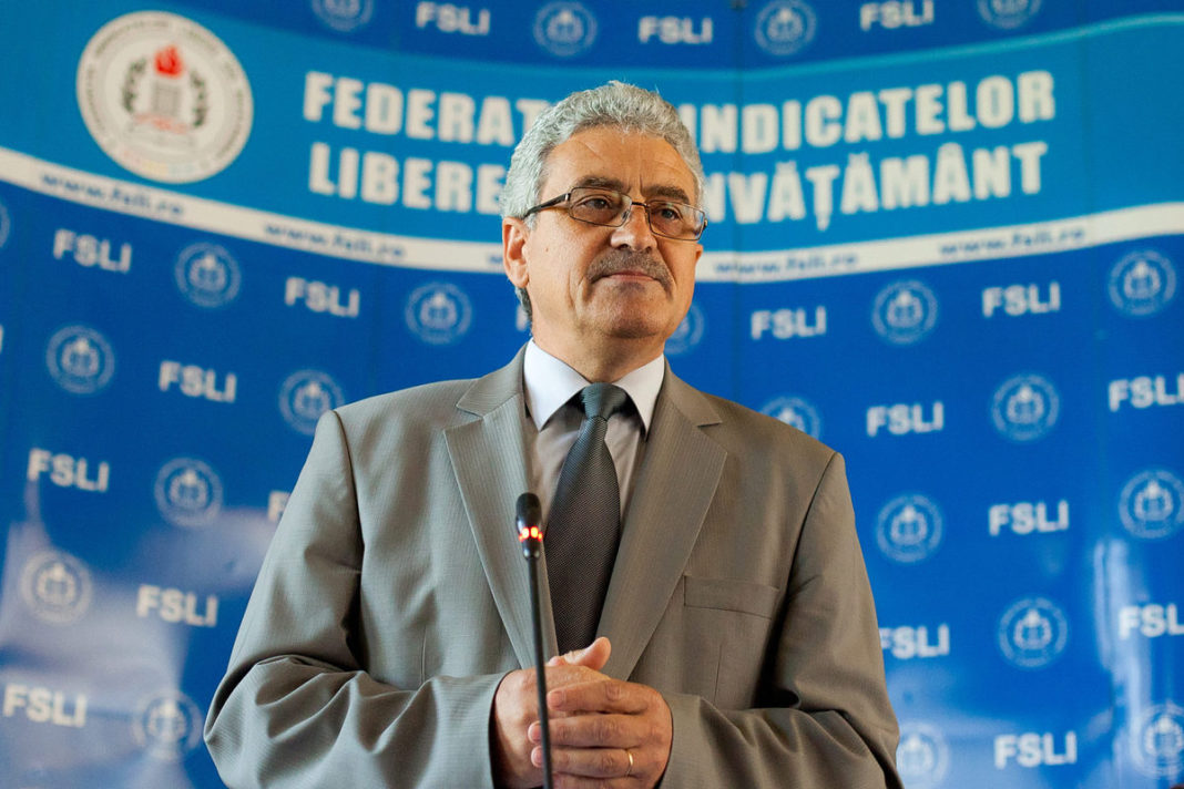 Sindicatele FSLI cer sancționarea elevilor și părinților care postează filmulețe din timpul predării online