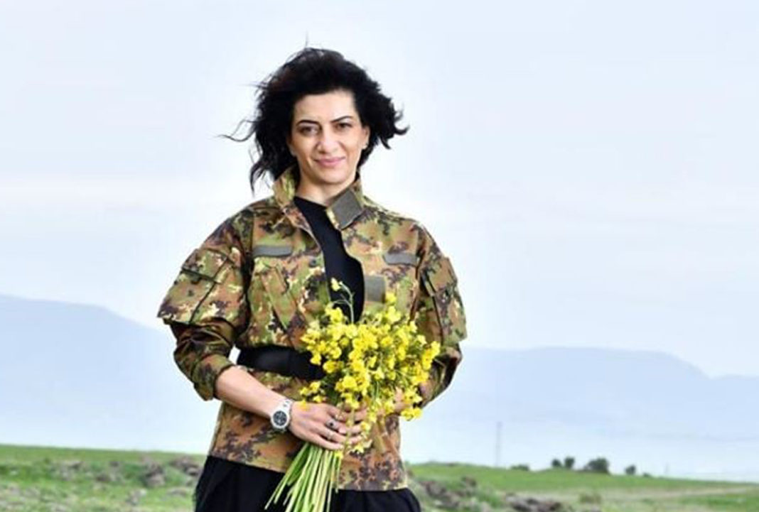 Soția premierului Armeniei s-a înrolat voluntar ca să lupte alături de etnicii armeni din Nagorno-Karabakh