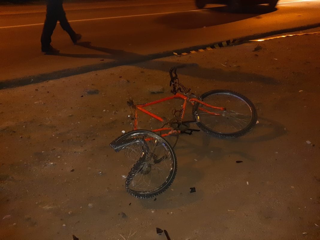 O autoutilitară condusă de un bărbat, de 42 de ani, din Vedea, Argeș, a accidentat un biciclist, de 46 de ani, din orașul Potcoava, Olt