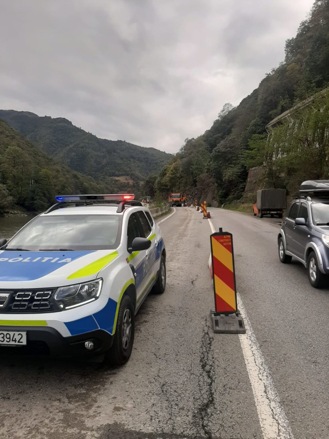 Un şofer a fost rănit într-un accident în care au fost implicate trei maşini, pe DN 7