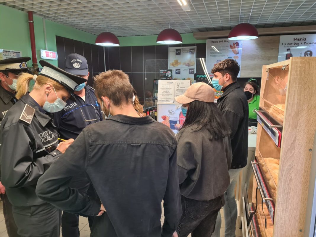 Sute de amenzi în Dolj, pentru nerespectarea măsurilor de protecție. S-a întâmplat în ultimele 24 de ore. Cu ce recomandări vin polițiștii.