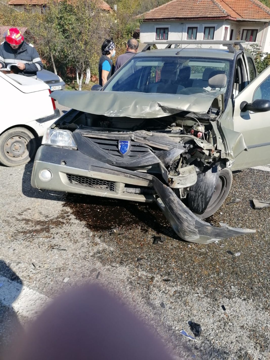 Două persoane au fost rănite joi după-amiază în urma unui accident rutier produs la Motru