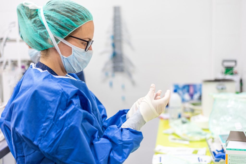 Aradul cere medici din judeţele vecine, după ce a intrat în criză de personal din cauza Covid-19