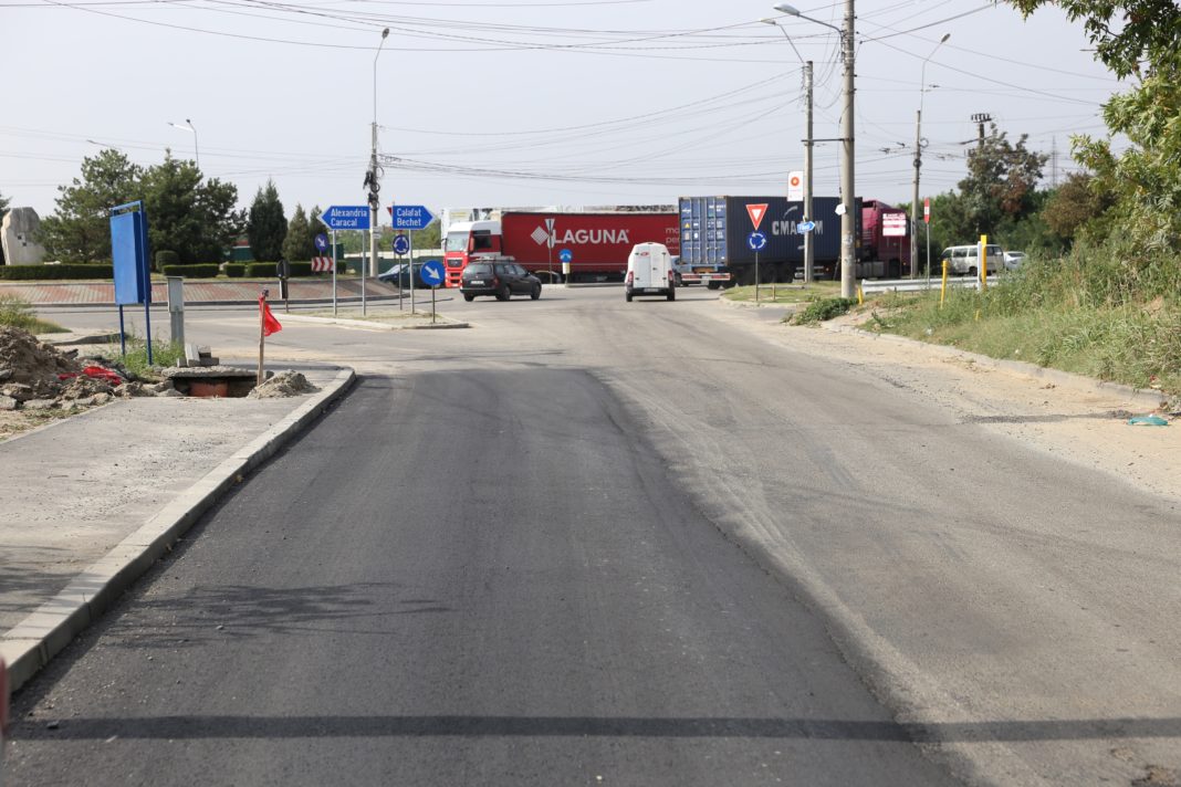 Jumătate de stradă asfaltată/foto:Claudiu Tudor