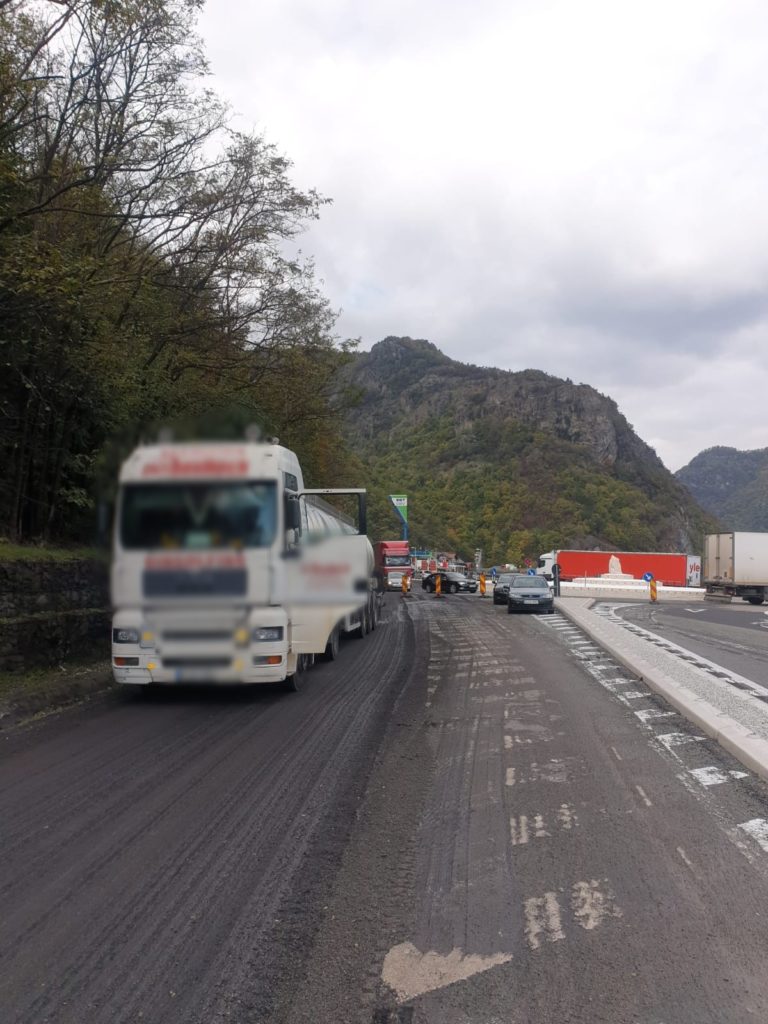 Vâlcea: Restricții de circulație pe DN 7 și DN 64