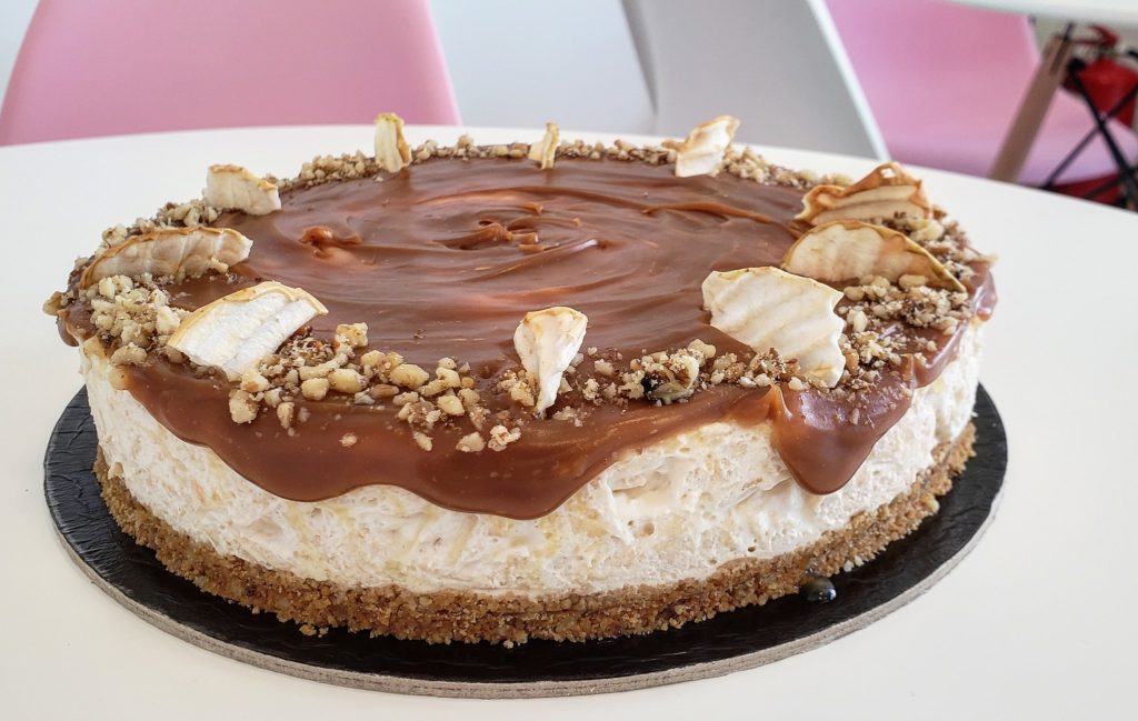 Cheesecake cu măr şi caramel sărat