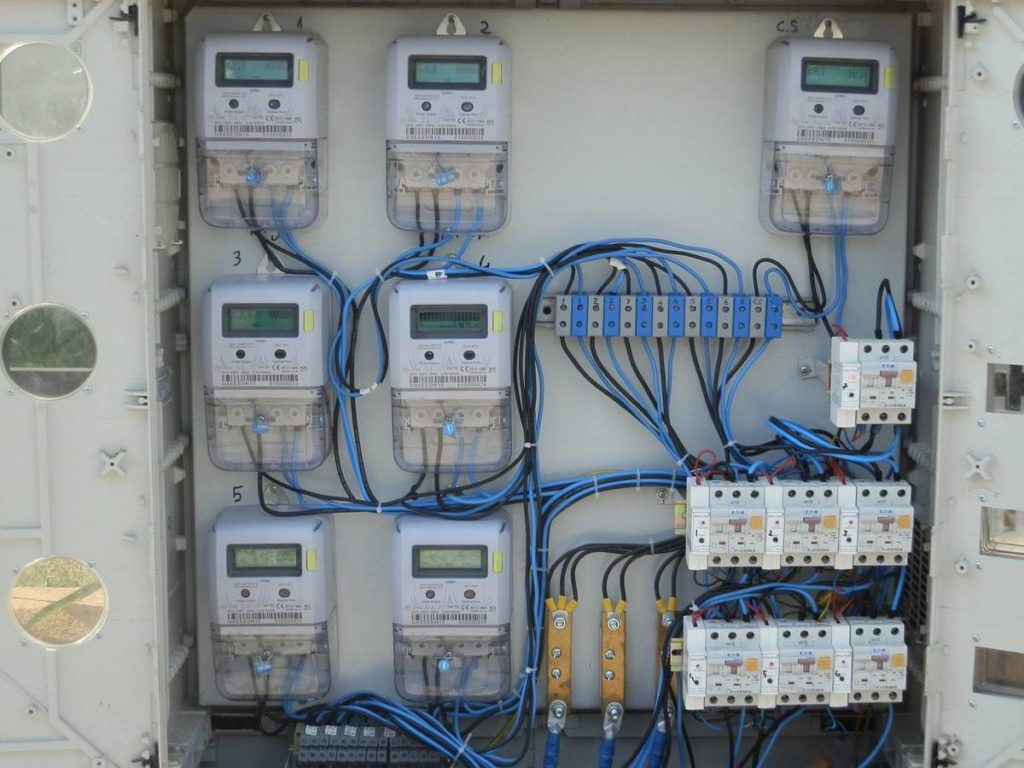 900.000 de clienți ai CEZ vor plăti prețuri cu 22% mai mari la energie de la 1 ianuarie. O factură de 100 kWh crește cu 10 lei
