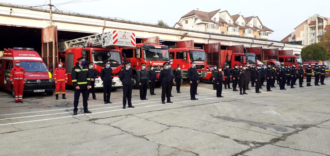 Colegii plutonierului adjutant șef. Banu Gheorghe Romeo au ținut în această dimineață un moment de reculegere în curtea inspectoratului