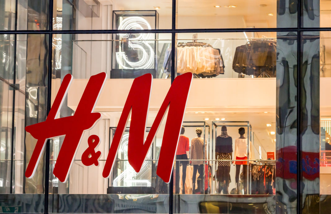 H&M a fost amendat pentru că și-a spionat angajații