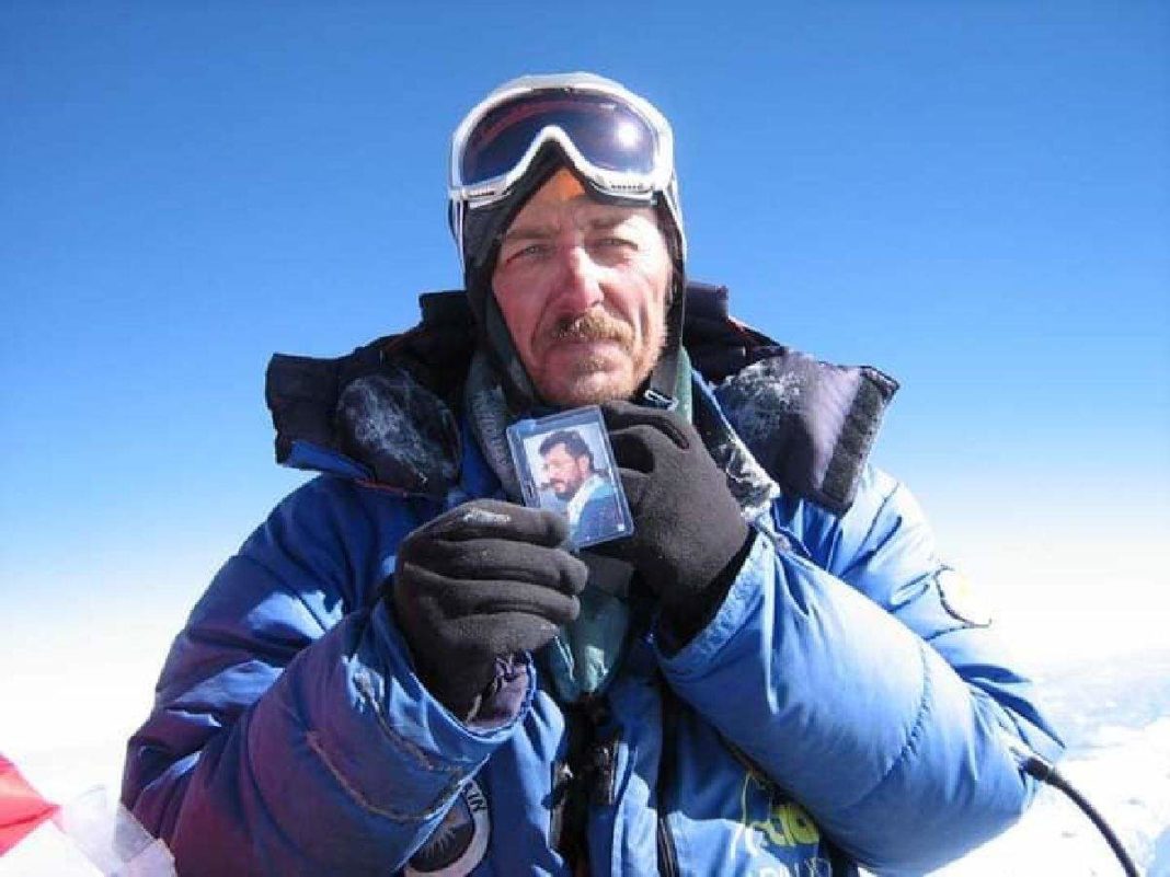 Alpinistul gorjean care a urcat pe Everest Gheorghe Dijmărescu a încetat din viață