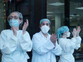 Protest inedit al medicilor spanioli: ”Nu ne lăsați în pielea goală!”