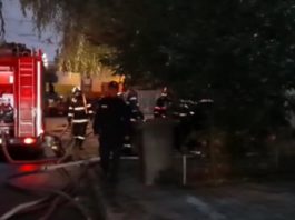 Incendiul în care a pierit un băiat de 14 ani s-a extins și la o casă din apropiere