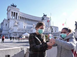 Persoanele vaccinate anti COVID-19 ar trebui să poarte în continuare măşti de protecție gatorie de astăzi în Italia