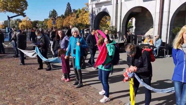 Lanţ uman al protestatarilor „anti-mască” la frontiera germano-elveţiană