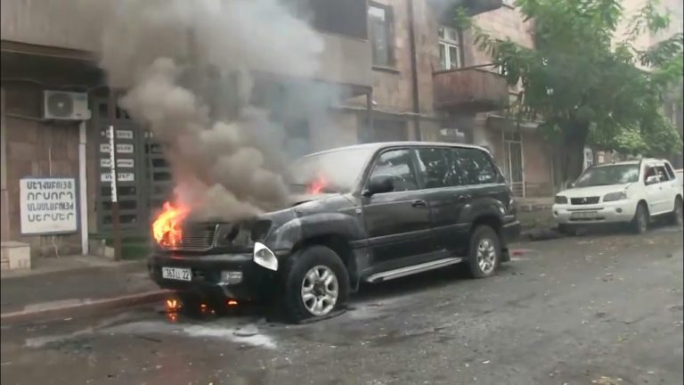 Cel mai mare oraş din Nagorno-Karabah, bombardat de armata azeră